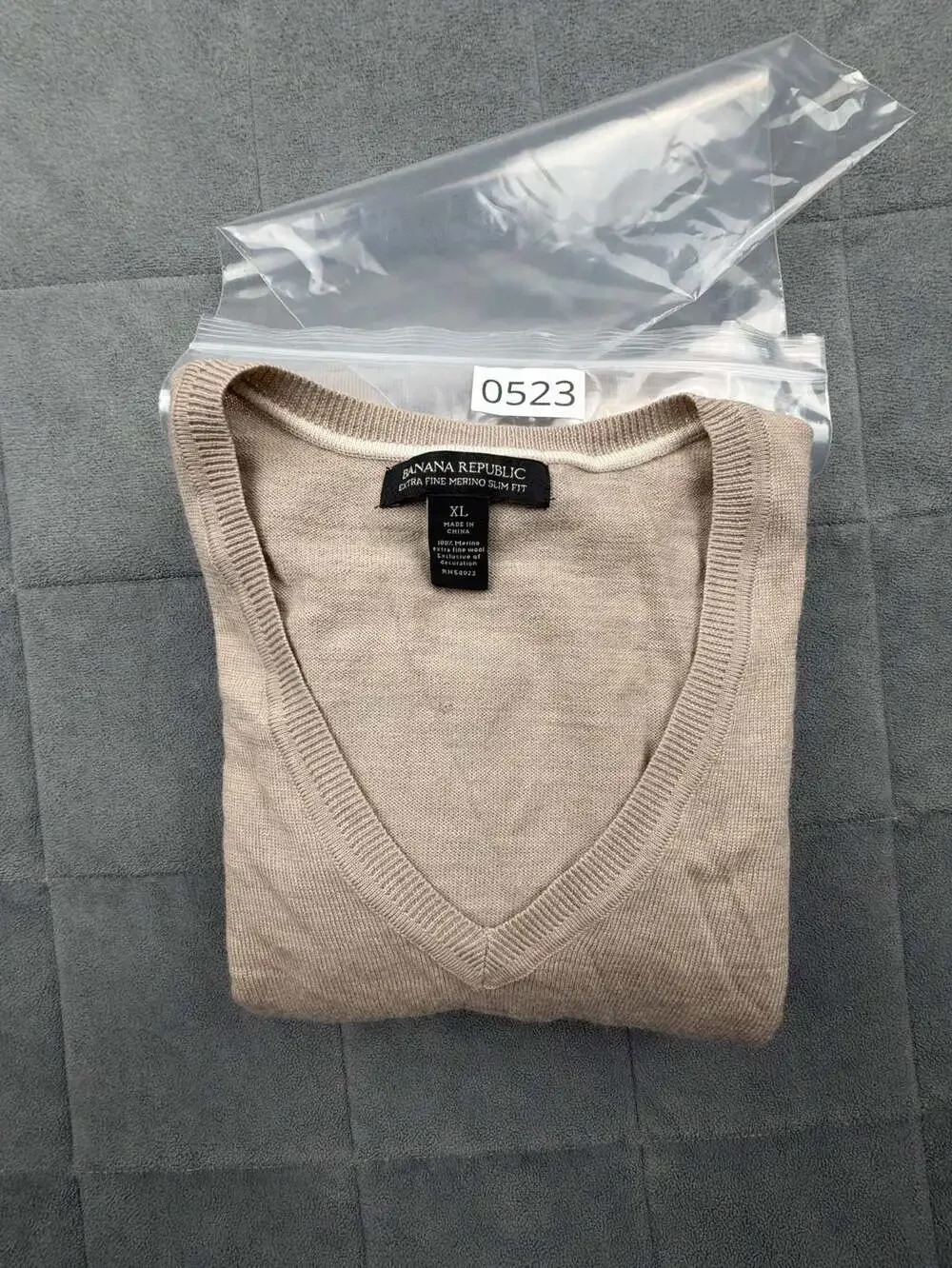 Banana Republic Extra Fine Merino Slim Fit V-Neck Sweater Elbow Patches XL Tan